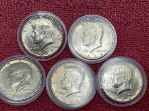 lot 332 image: 5 40% Silver Kennedy Half Dollars in Airtites Unc