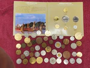 lot 412 image: Lot of Foeign  Coins see Photos