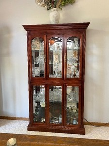 lot 35B image: Lighted Curio Cabinet with 5 glass shelves