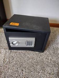 lot 32 image: Stack on safe
