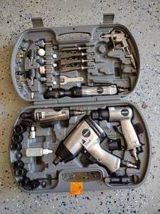 lot 28 image: Coleman power mate model 024-0155SP air compressor toolset