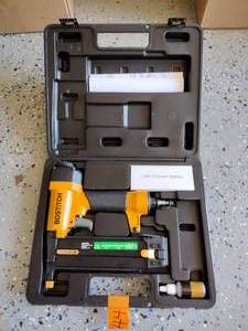 lot 44 image: BOSTITCH Model SB 1850BN Brad nailer