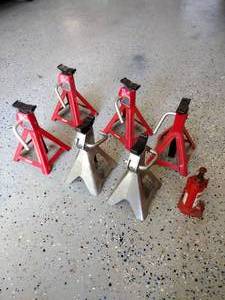 lot 47 image: Stationary Car Jacks