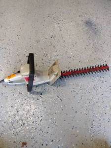 lot 51 image: Craftsman hedge trimmer