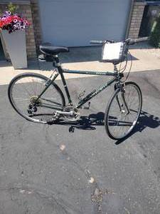 lot 41 image: Trek 10 speed bike bike (dark green)
