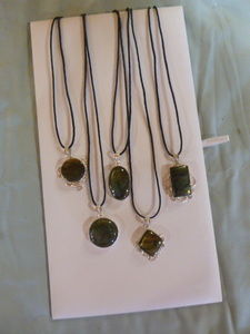 lot 50 image: 5 Labradorite Pendant Necklaces