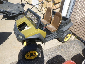 lot 10 image: Peg Perego Polaris Childs Electric Ride-On