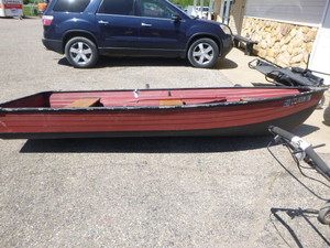 lot 2 image: 1967 Crestliner 12 Aluminum Boat