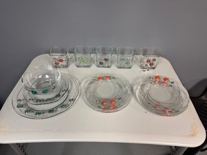 lot 24 image: Set of Unique Glass Ware