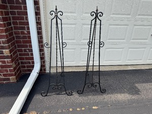 lot 28 image: Pair of Decorative Metal PicturePhoto Easels (19.5 x 22 x 53)