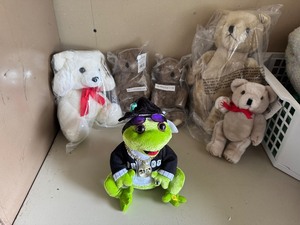 lot 29 image: Plush Bear Toys and Battery Operated Gangster Frog