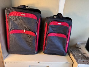 lot 41 image: Forecast Rolling Luggage Set (2 Pieces)