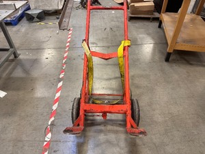 lot 101 image: 1000 LB Capacity Barrel Dolly