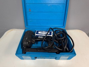 lot 106 image: Duo-Fast Electric Tacker with Box of Staples