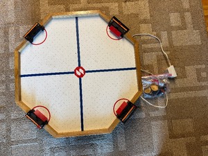 lot 143 image: Vintage Octagonal Ice Hockey Table Game (26 x 26 x 6 14 Tall)