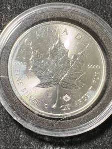 lot 36 image: 2016 CANADIAN MAPLE LEAF 1 TROY OZ .9999 FINE SILVER IN AIRTITE