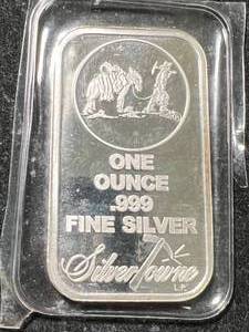 lot 45 image: 1 TROY OZ .999 FINE SILVER SILVERTOWNE BAR
