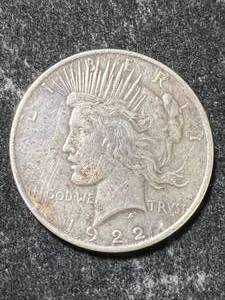 lot 56 image: 1922 US PEACE SILVER DOLLAR