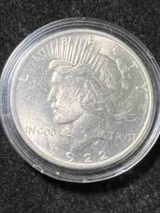 lot 72 image: 1922 US PEACE SILVER DOLLAR IN AIRTITE