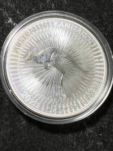 lot 86 image: 2023 AUSTRALIAN KANGAROO 1 TROY OZ .9999 FINE SILVER IN AIRTITE