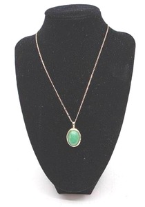 lot 69 image: 14K Gold & Jade Necklace- 5.3 grams