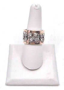 lot 70 image: 14K Gold Gemstone Ring- Size 8, 12.94 grams