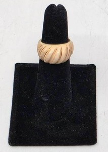 lot 84 image: 14K Gold Art Deco Ring- Size 5, 2.16 grams