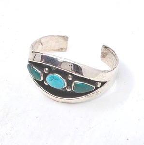 lot 112 image: Vintage Navajo Sterling Silver Turquoise Wrist Cuff Bracelet
