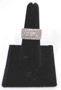 lot 117 image: Sterling Silver Cubic Zirconia Ring- Size 6.5