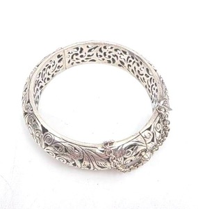 lot 129 image: Beautiful Silpada India Sterling Silver Filigree Hinged Bangle Bracelet- 7.75