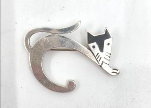 lot 131 image: Vintage Taxco Sterling Silver Cat Brooch Pin