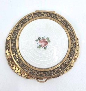 lot 135 image: Vintage White Guilloche Enamel Brass Floral Makeup Compact