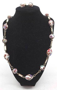 lot 142 image: Vintage Art Deco Venetian Wedding Cake Glass Bead Necklace & Clip-On Earrings