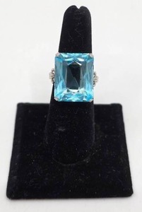 lot 143 image: Uncas Sterling Silver & Blue Stone Solitare Ring