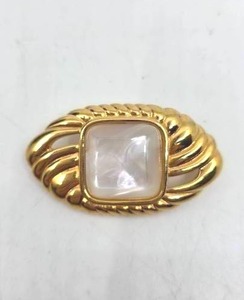 lot 145 image: Vintage Monet Gold Opalescent Oval Brooch