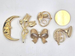 lot 149 image: 6 Gold Brooches & Pins