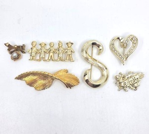 lot 155 image: 6 Gold Brooches & Pins