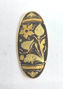 lot 161 image: Vintage Damascene Gold & Black Enamel Brooch Pin