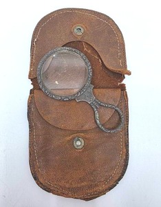 lot 178 image: Antique Silver Mini Magnifying Glass & Leather Hide Cover