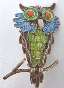 lot 179 image: Vintage Chinese Silver Filigree Enameled Owl Brooch Pin