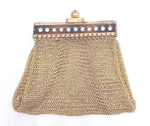 lot 182 image: Vintage German Gold-Tone Metal Mesh Coin Purse