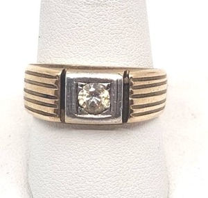 lot 14 image: Antique 22k & Diamond Ring - Size 9.75 - 8.14g