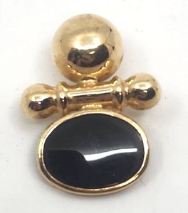 lot 34 image: Large 14k Yellow Gold and Onyx Pendant - 1.25 x 1