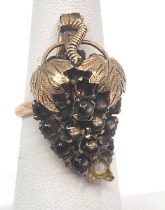 lot 35 image: Very Cool Antique Grape Motif 14k Gold and Black Sapphire Ring - Size 5.75 - 5.84g
