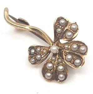 lot 38 image: Antique Flower Design 10k Gold and Seed Pearl Brooch - Approx 1 x .625