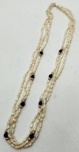 lot 51 image: Pretty 14K, Freshwater Pearl and Onyx Necklace - 17 - 11.85g