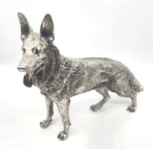 lot 206 image: Beautiful .999 Silver German Shepherd Sculpture - 1672 grams