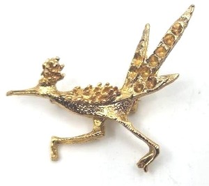 lot 212 image: 10k Yellow Gold Roadrunner Brooch - 6.35 grams