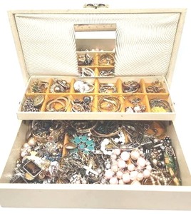 lot 216 image: Jewelry Box