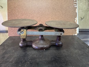 lot 73 image: Vintage Balance Scale
